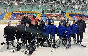 Главный тренер и игроки ХК «Брест» посетили тренировку юных хоккеистов в Кобрине