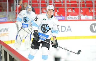 Валентин Демченко проводит первый матч в нынешнем чемпионате КХЛ