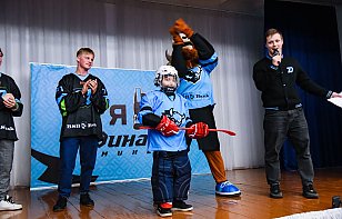 Игроки минского «Динамо» провели урок хоккея в столичной средней школе №120